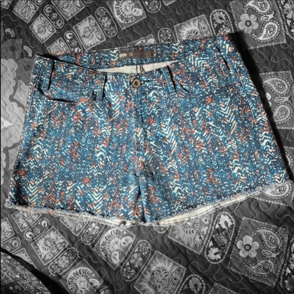 Levi’s boho print shorts - Picture 1 of 8
